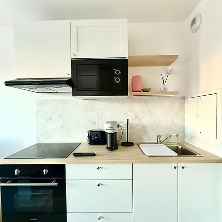 La Maison Coloree Proche De Paris Et Gare Du Nord, Parking Gratuit Romainville